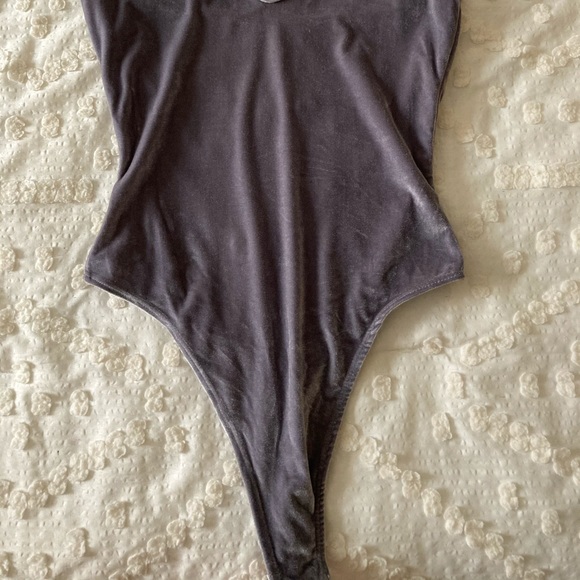 Velvet-like Bodysuit - Picture 4 of 4